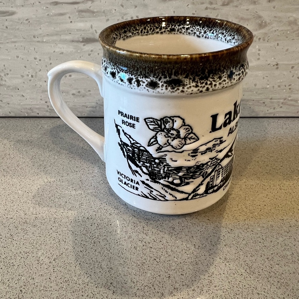Vintage Alberta Canada Lake Louise Souvenir Stoneware Mug - Picture 6 of 12